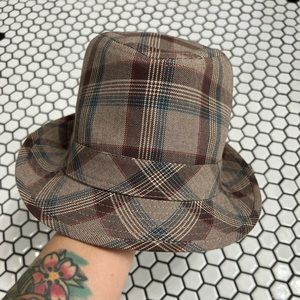 Decree hat size small